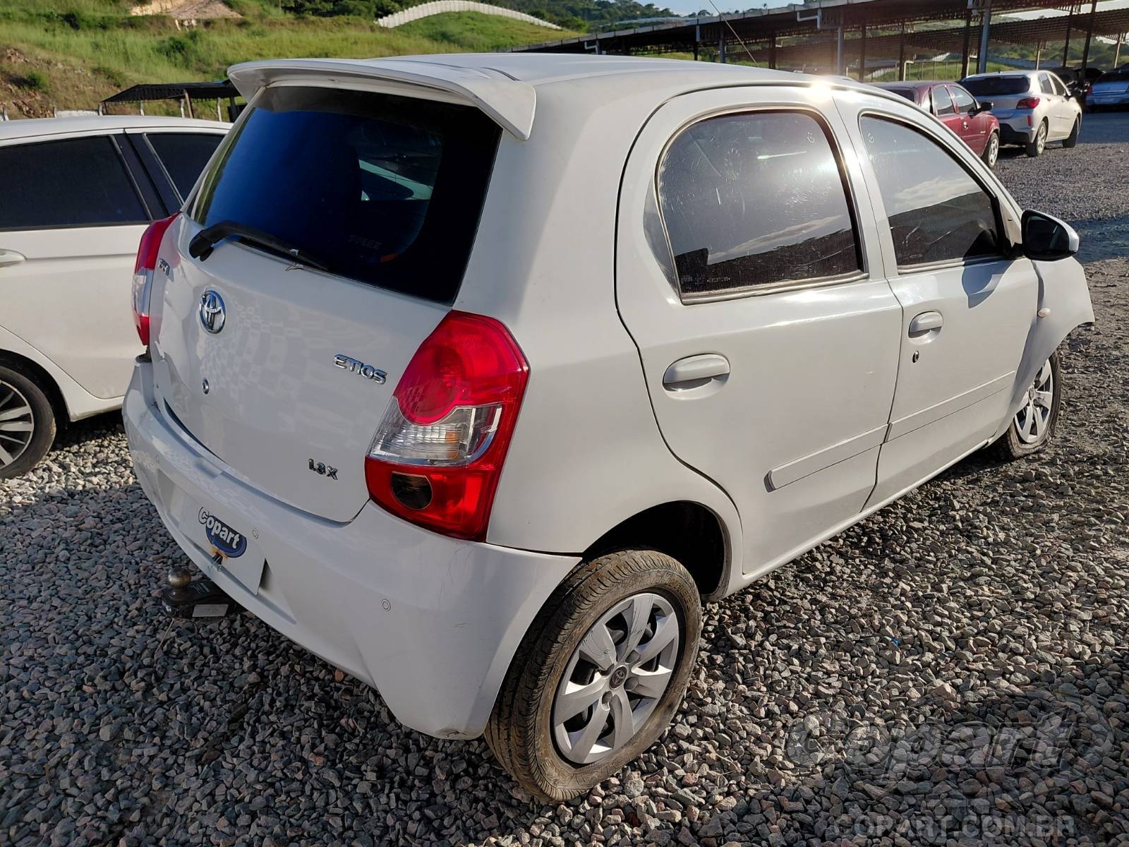 2014 TOYOTA ETIOS — foto 4 de 12