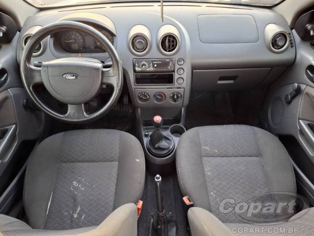 2005 FORD FIESTA SEDAN 