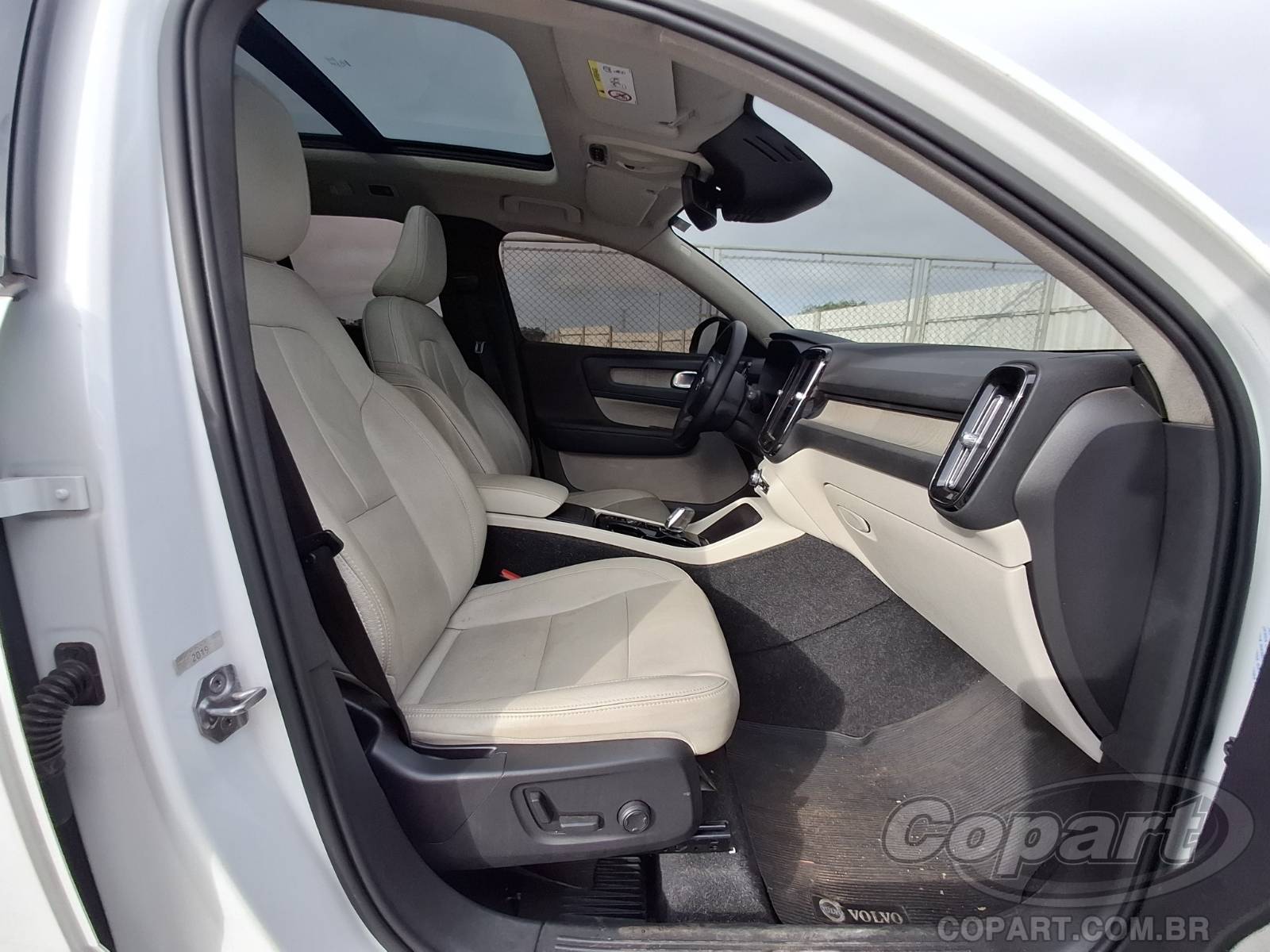 2020 VOLVO XC40 — foto 5 de 10