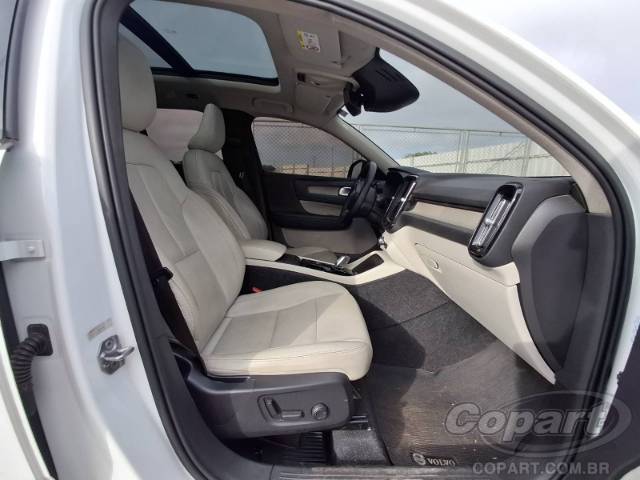 2020 VOLVO XC40 