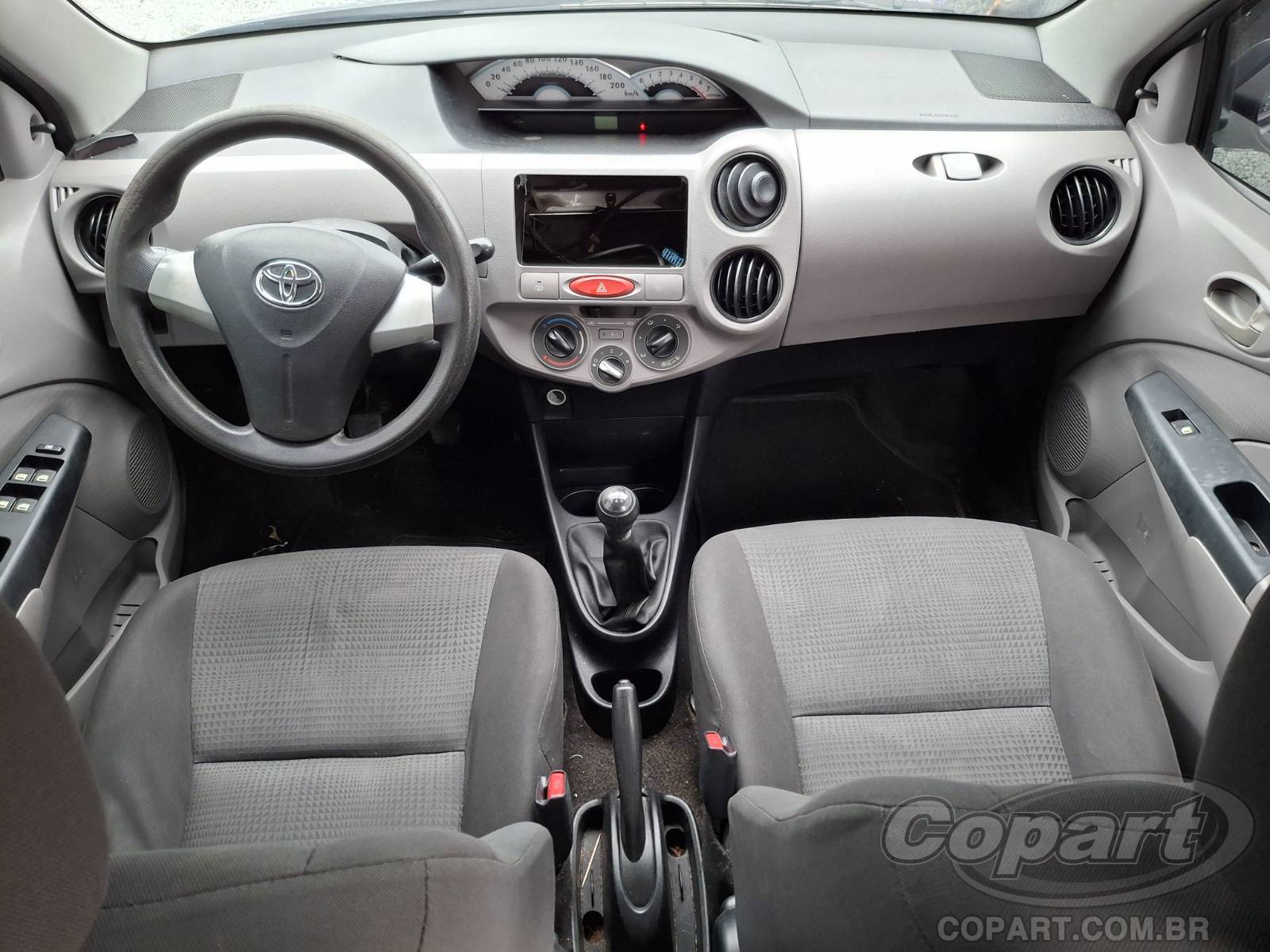Foto 9 de 15: 2013 TOYOTA ETIOS