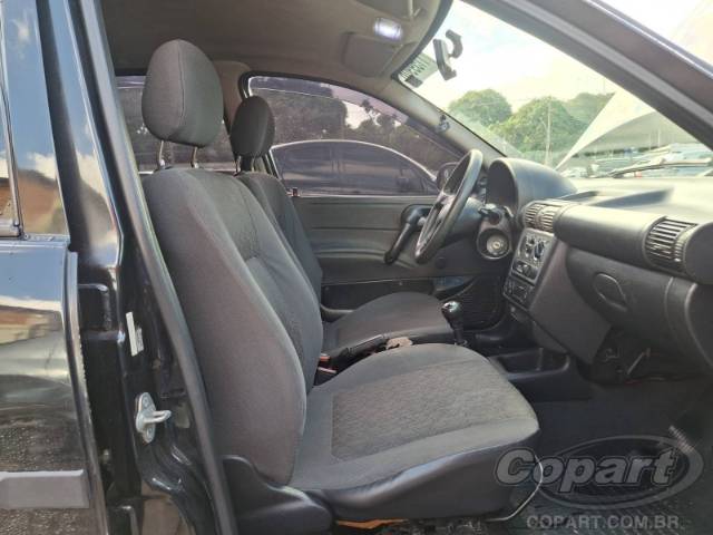 2004 CHEVROLET CORSA SEDAN 