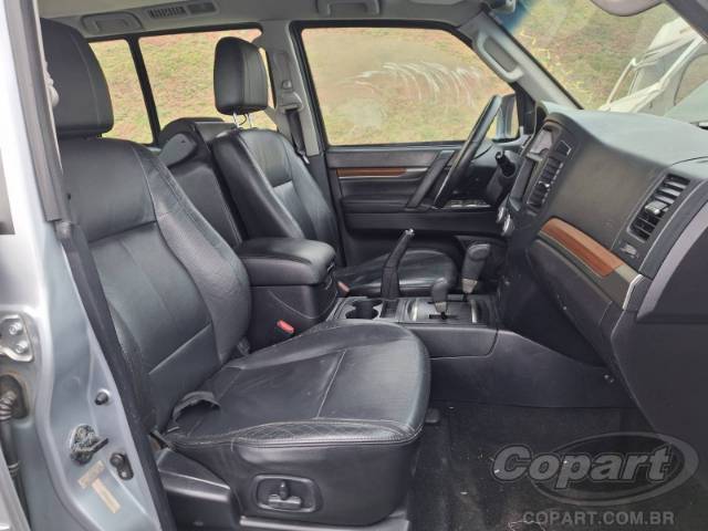 2011 MITSUBISHI PAJERO FULL 