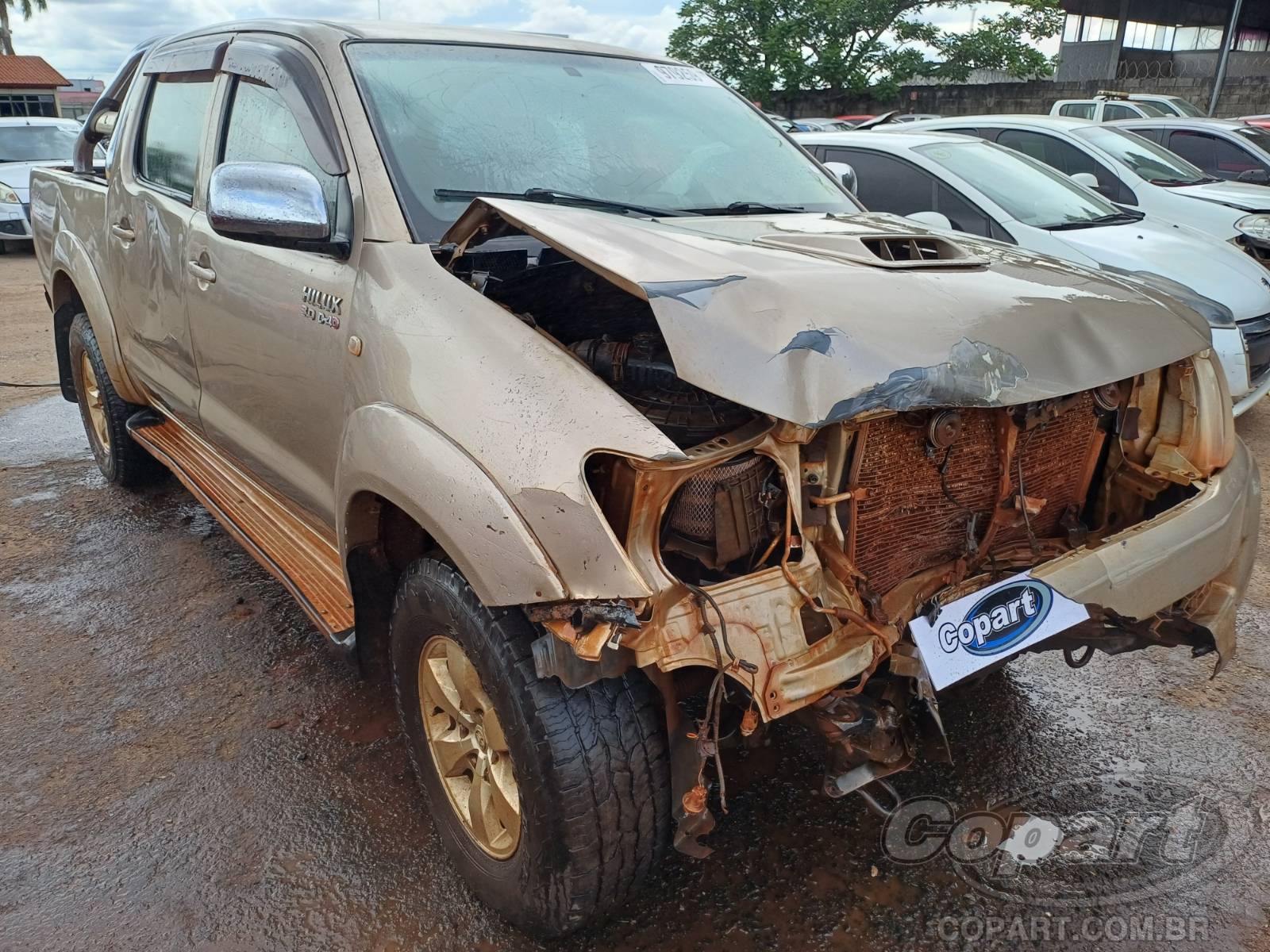 Veículo Toyota Hilux Toyota Hilux CD SRV 3.0 D-4D Turbo 2011 Médio Dano Frontal 2011 em leilão