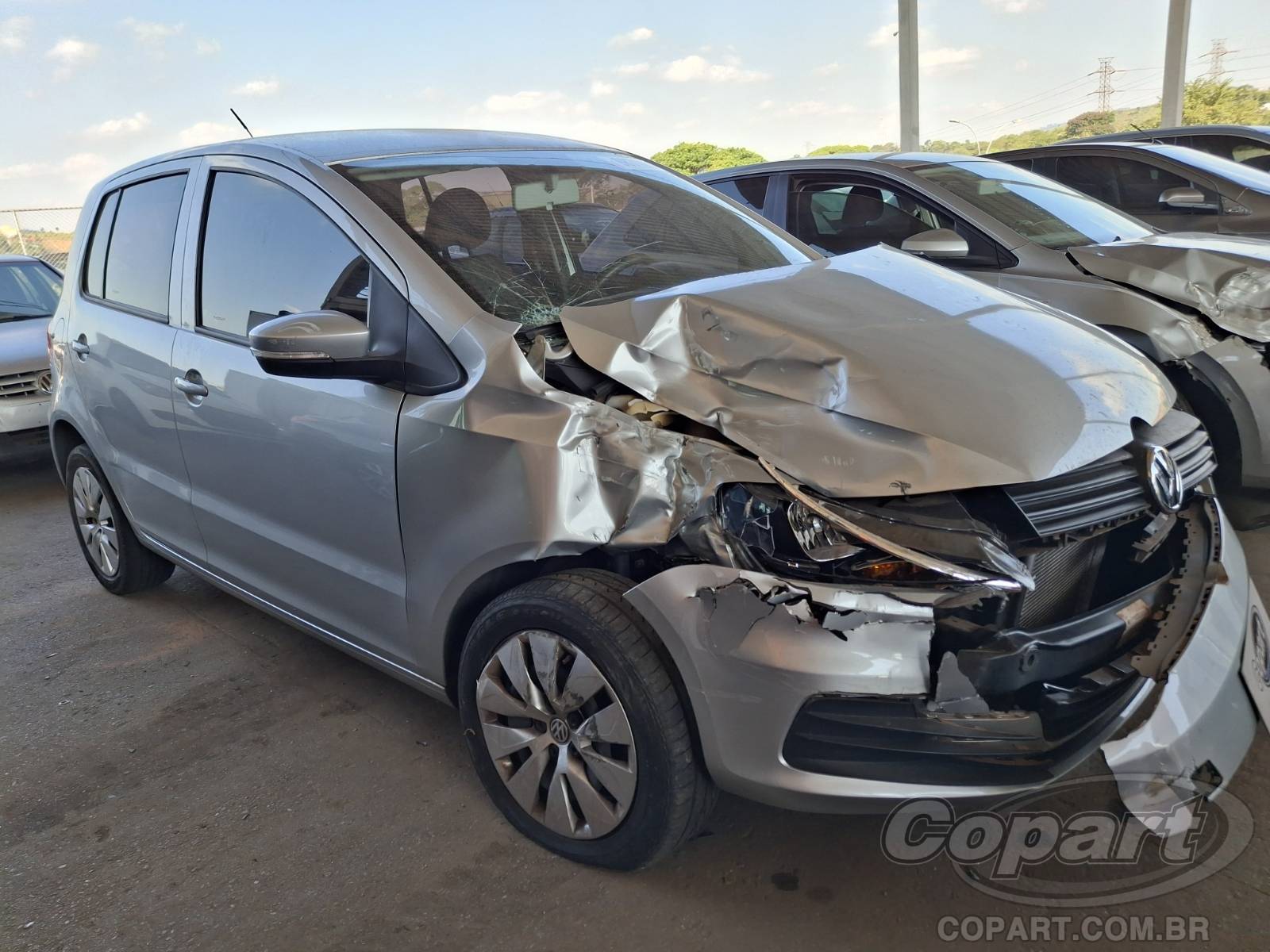 Veículo VW - VolksWagen Fox Volkswagen Fox Trendline 1.0 Total Flex 2015 Colisão Média Monta 2015 em leilão