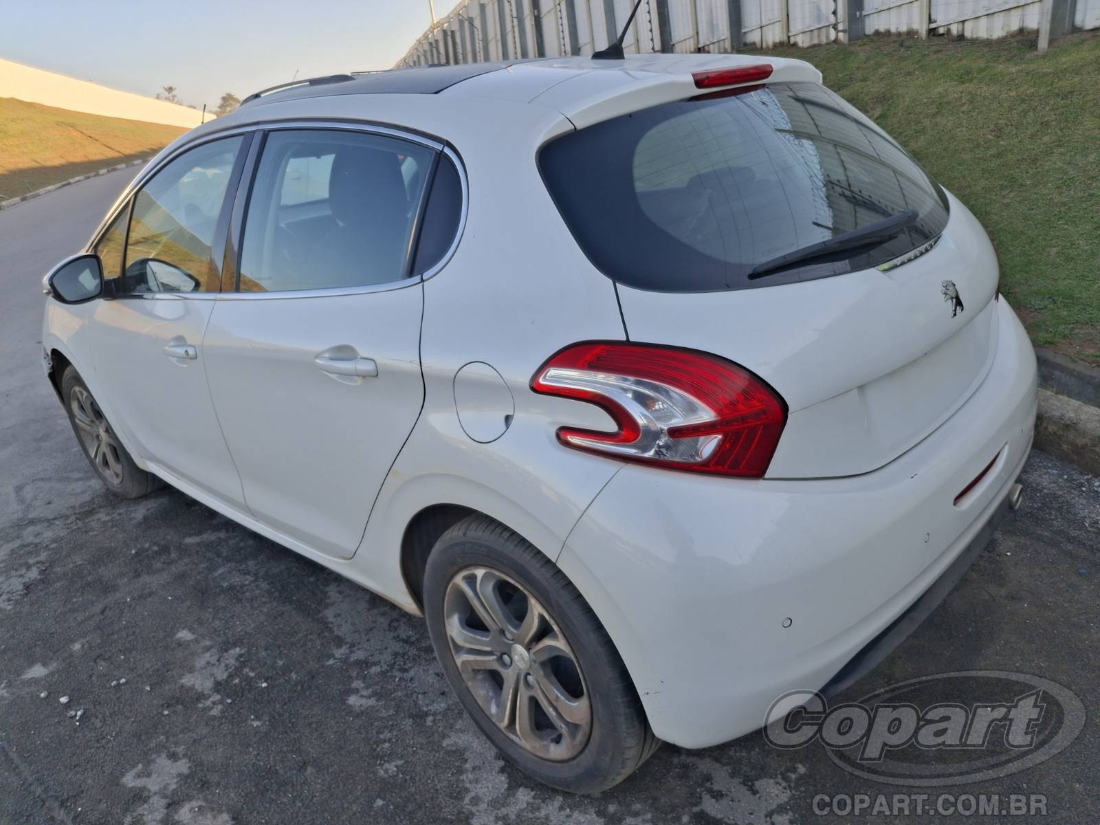 Foto 3: 2014 PEUGEOT 208