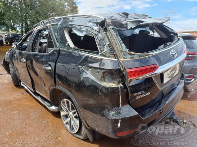 2017 TOYOTA HILUX SW4 
