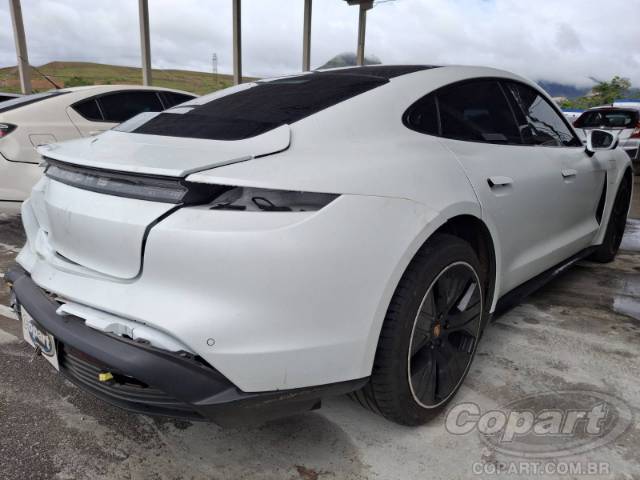 2021 PORSCHE TAYCAN 