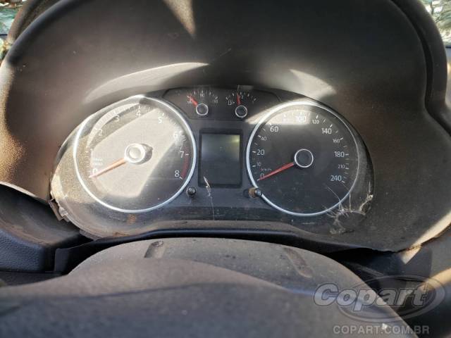 2015 VOLKSWAGEN VOYAGE 