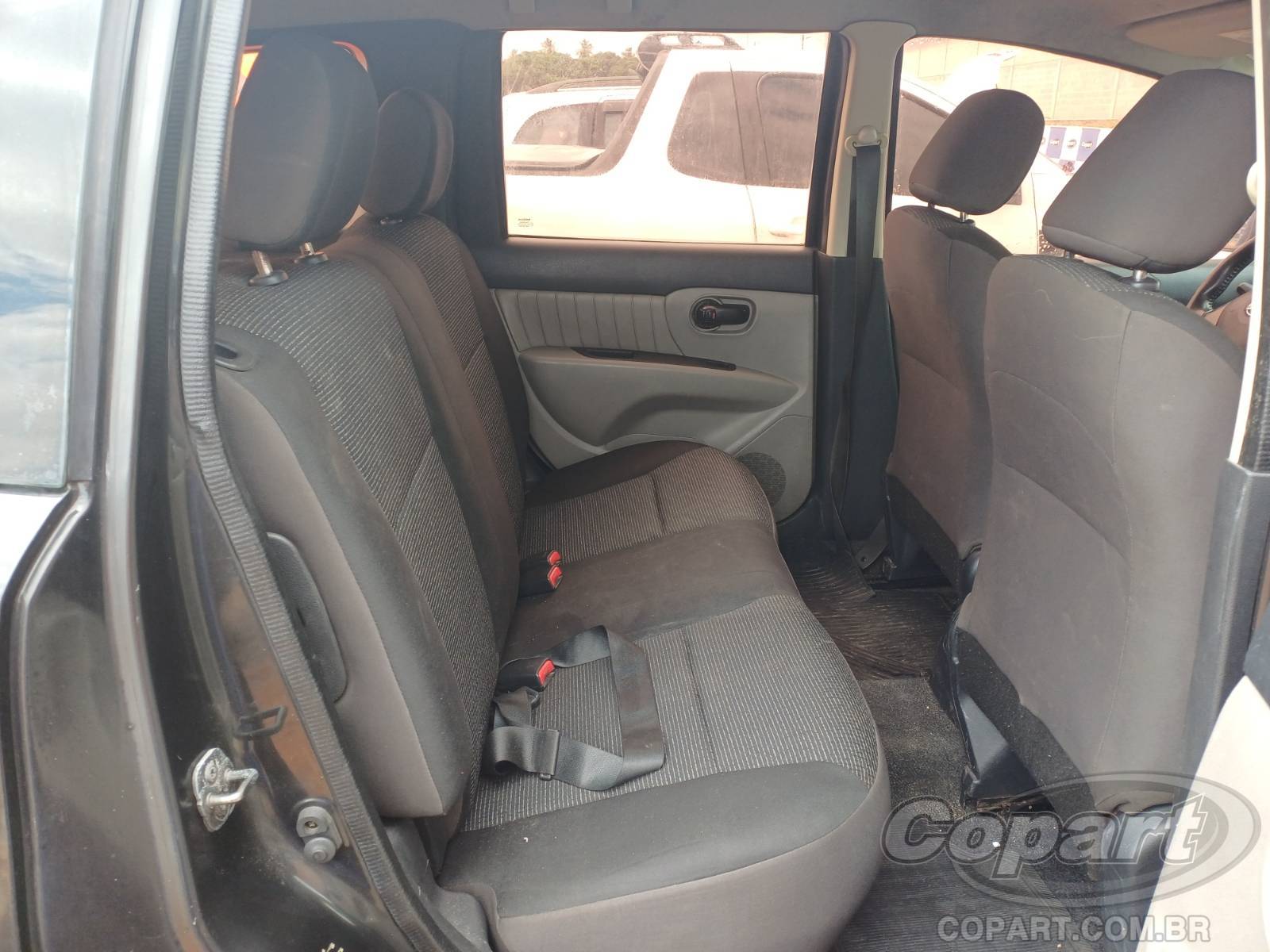 Foto 6 de 10: 2013 NISSAN LIVINA
