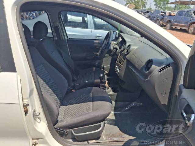 2016 VOLKSWAGEN VOYAGE 