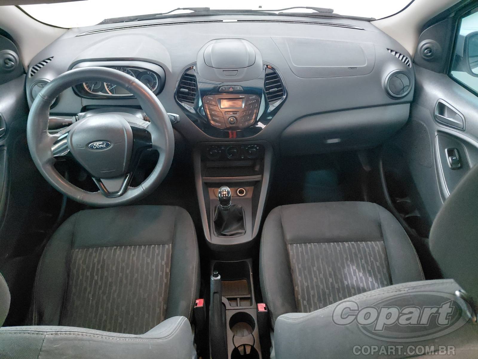 Foto 9 de 10: 2015 FORD KA SEDAN