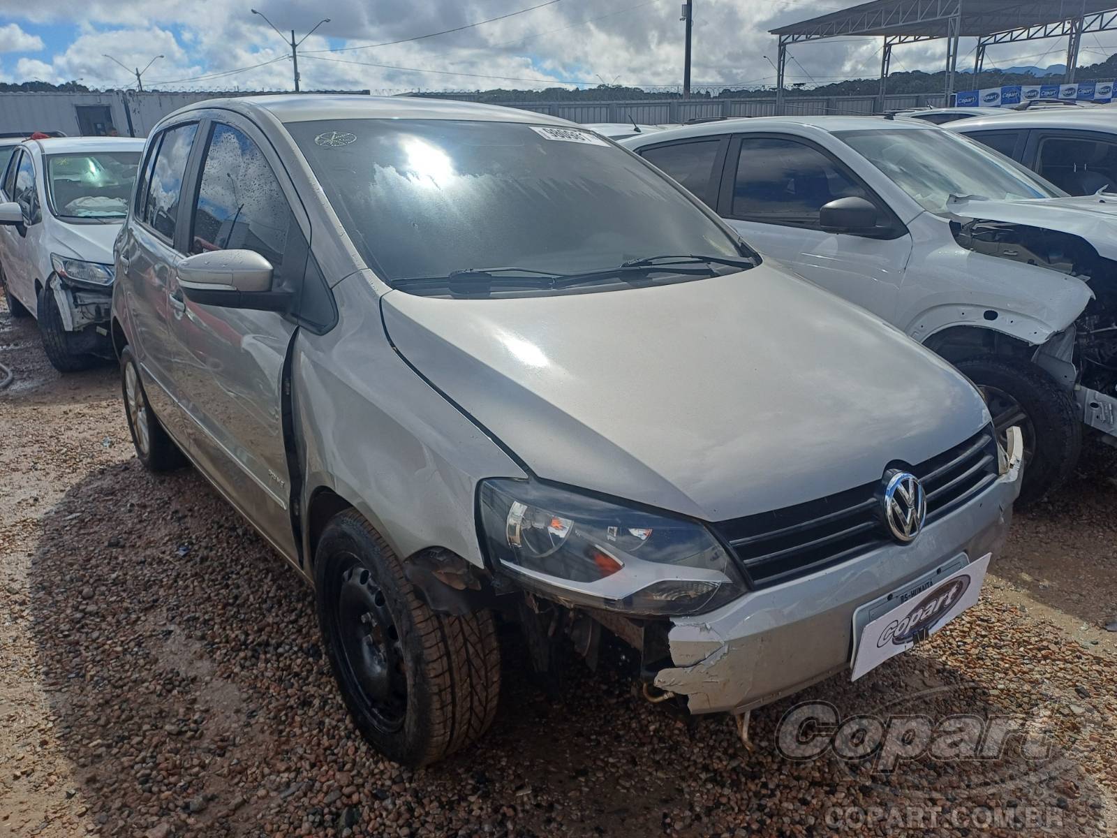 Veículo VW - VolksWagen Fox Volkswagen Fox Prime 1.6 Total Flex 2011 Colisão Pequena Monta 2011 em leilão