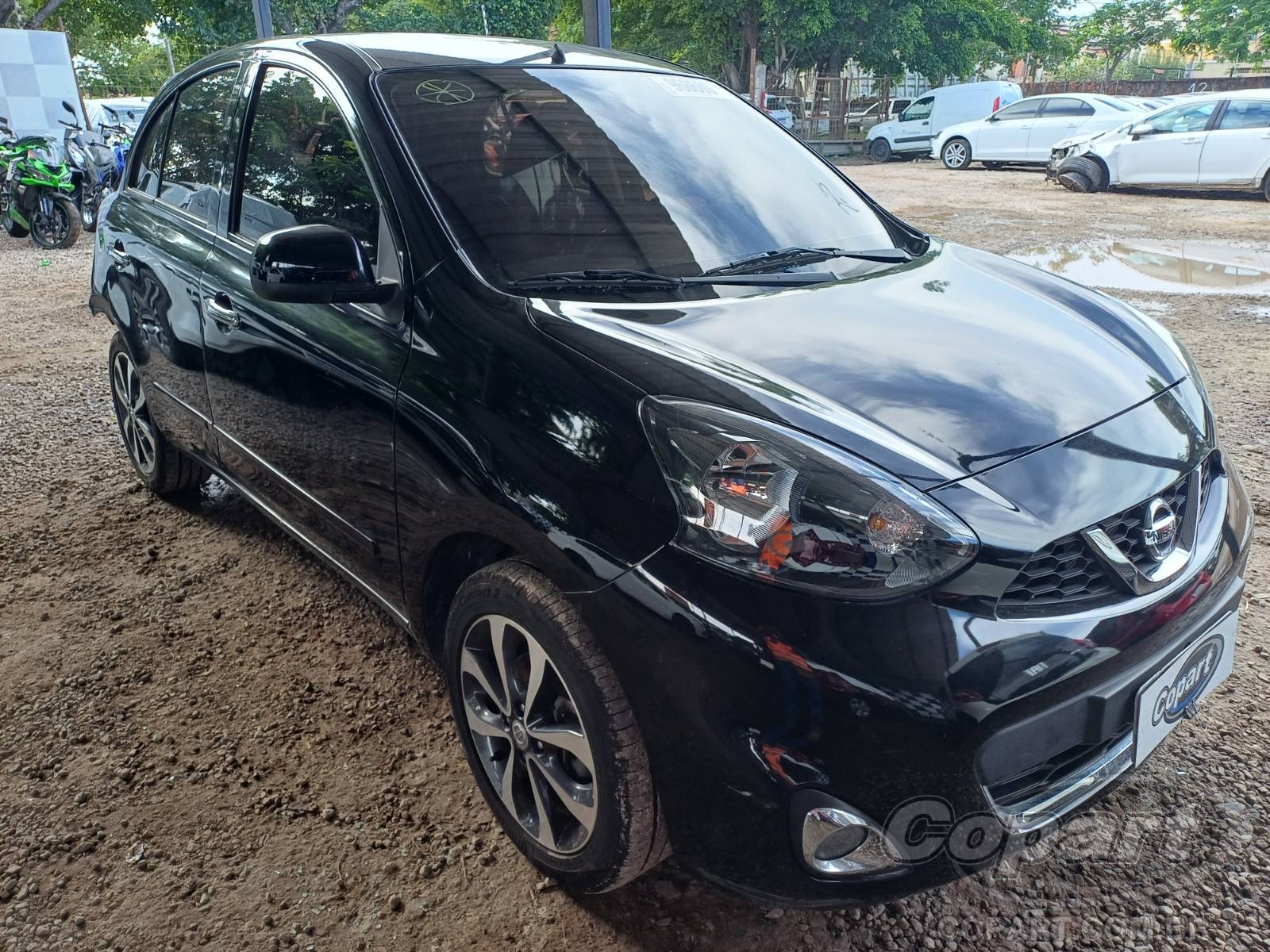 Nissan March SL CVT 1.6 16V 2017 Médio Dano Traseiro