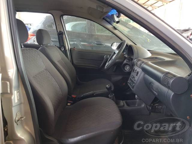 2004 CHEVROLET CORSA SEDAN 