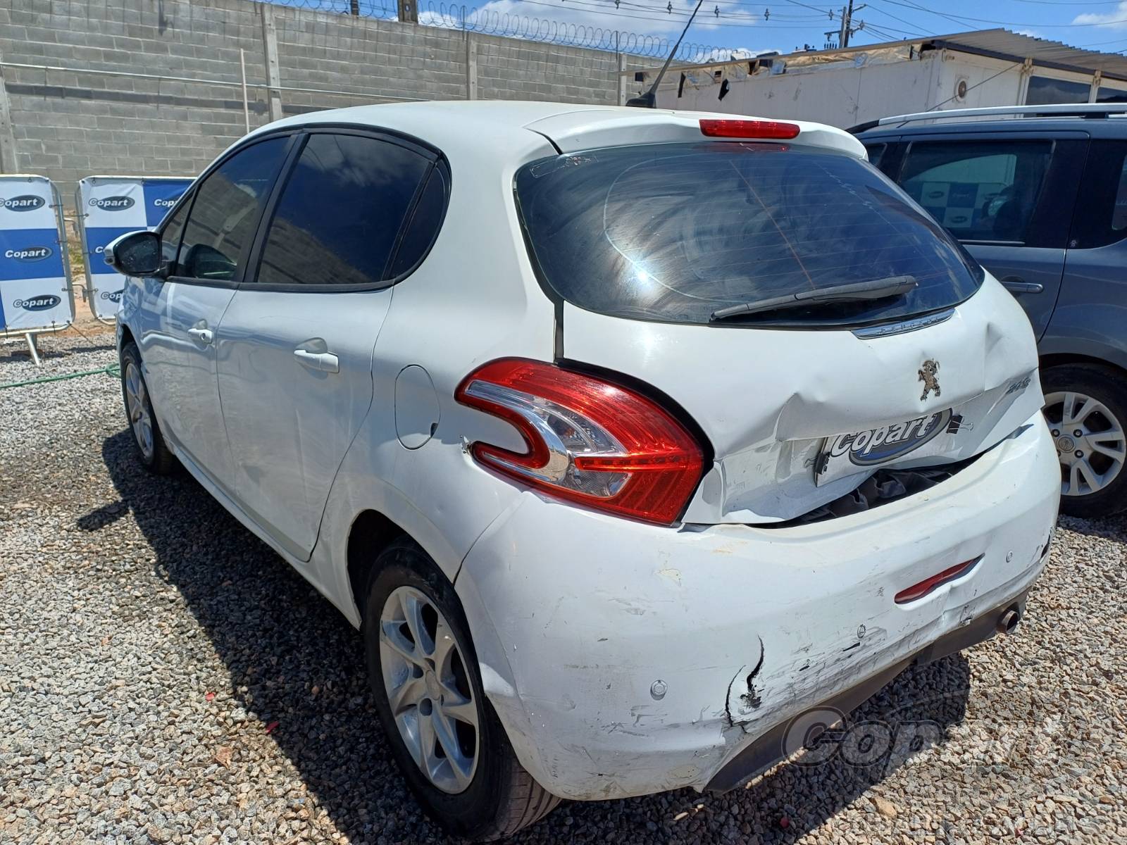 2015 PEUGEOT 208 — foto 3 de 12