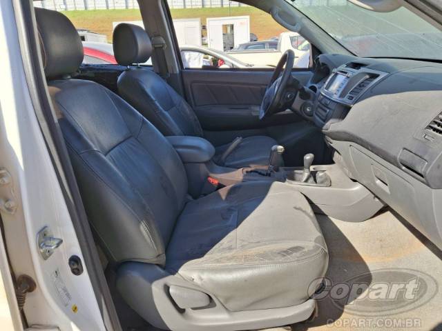 2015 TOYOTA HILUX CD 