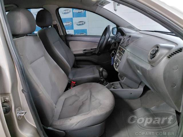 2011 VOLKSWAGEN VOYAGE 