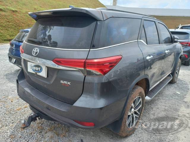 2017 TOYOTA HILUX SW4 