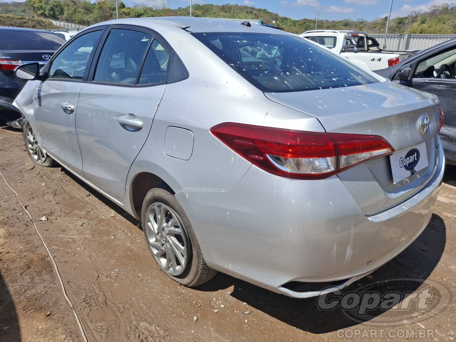 2025 TOYOTA YARIS SEDA — foto 3 de 10