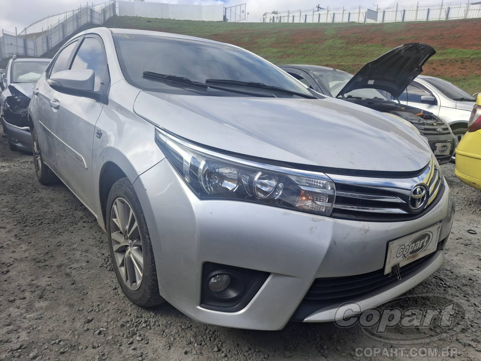Toyota Corolla XEi 2.0 16V Dual VVT-i 2015 Médio Dano