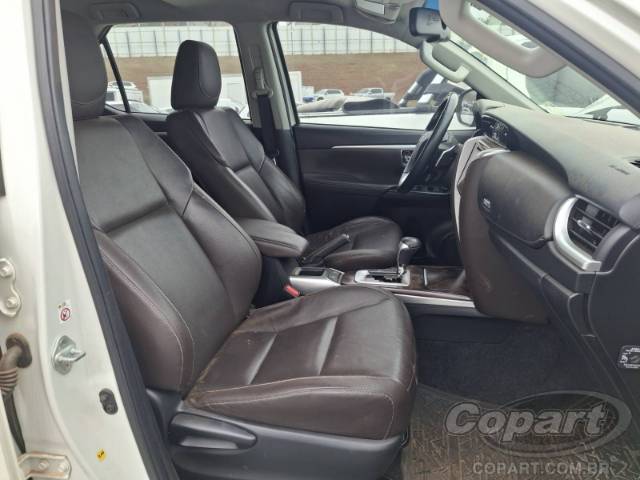 2017 TOYOTA HILUX SW4 