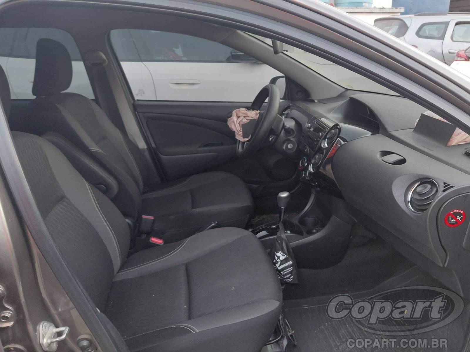 2019 TOYOTA ETIOS SEDA — foto 5 de 11