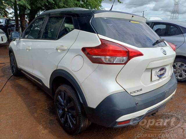 2017 NISSAN KICKS 