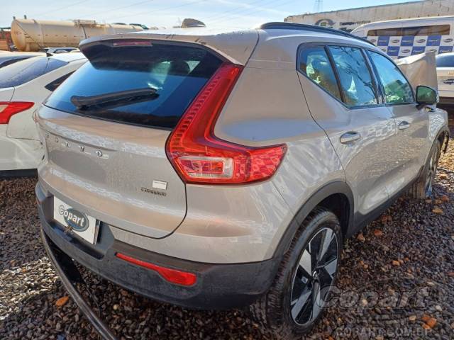 2024 VOLVO XC40 