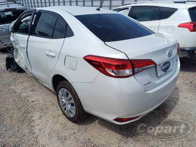 2025 TOYOTA YARIS SEDA 