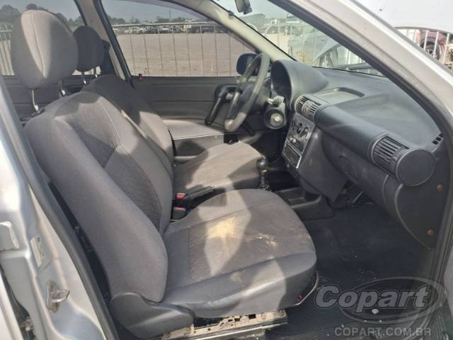 2004 CHEVROLET CORSA SEDAN 