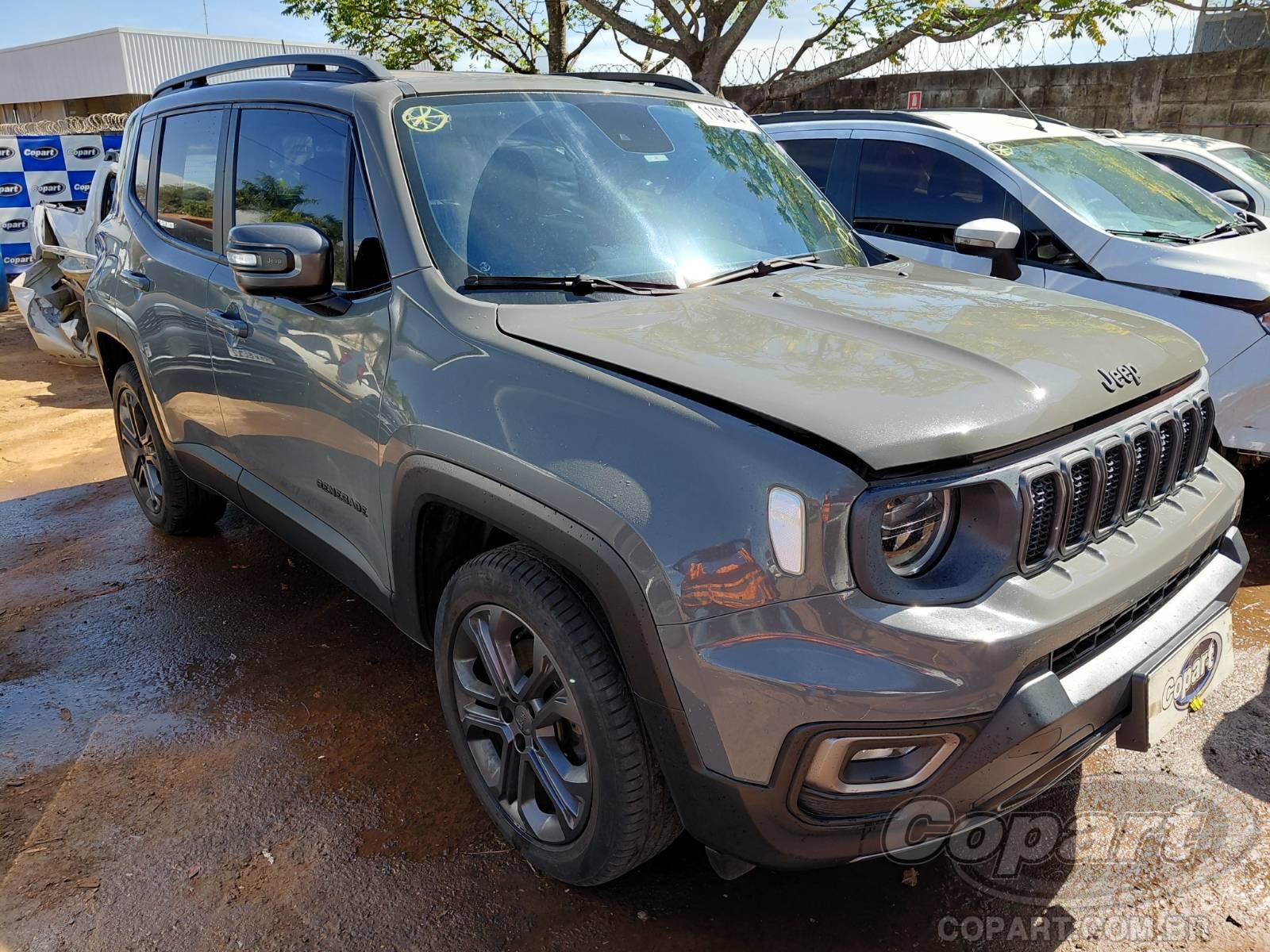 Jeep Renegade 2024 em leilão