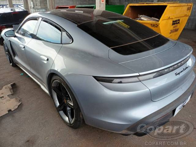 2021 PORSCHE TAYCAN 
