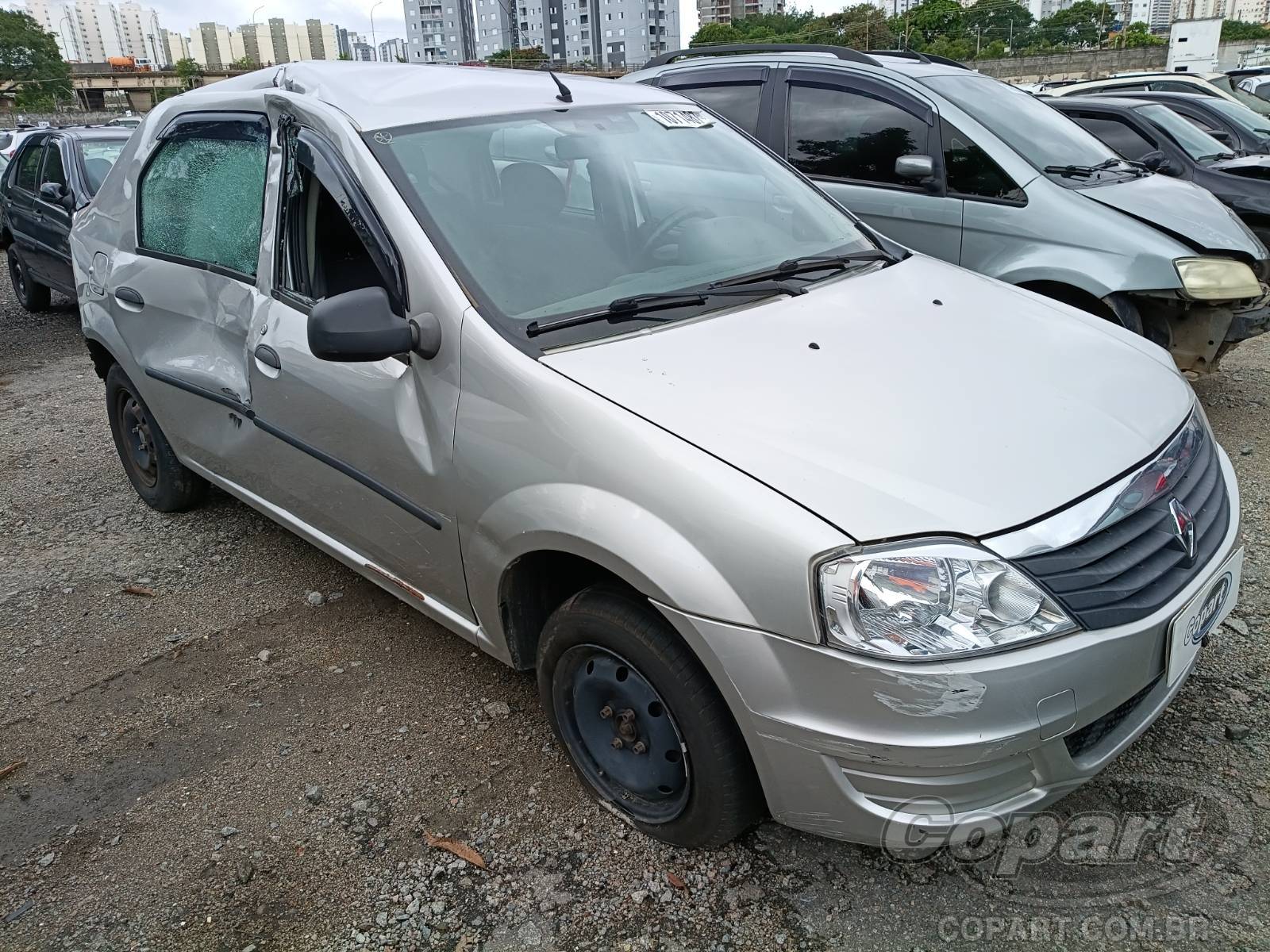 Renault Logan 2013 (Motor dá partida e engrena)