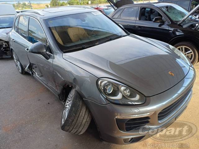 2017 PORSCHE CAYENNE 