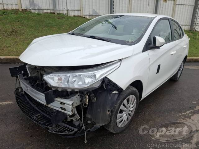 2024 TOYOTA YARIS SEDA 