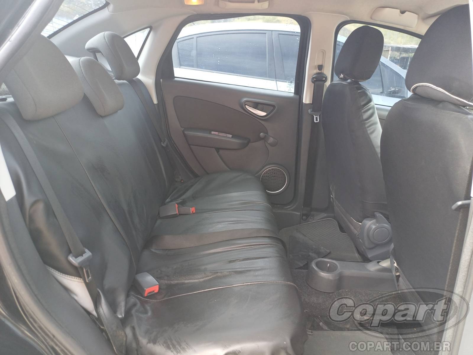 Foto 6 de 10: 2015 FIAT GRAND SIENA