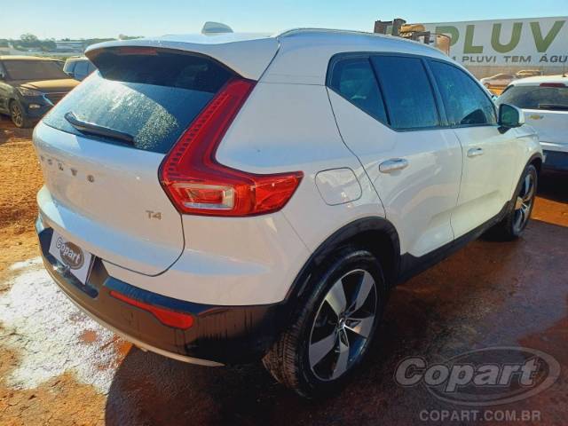 2020 VOLVO XC40 