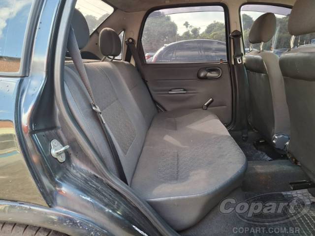 2004 CHEVROLET CORSA SEDAN 