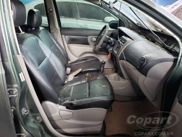 2010 NISSAN LIVINA 