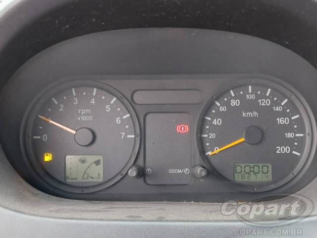 2005 FORD FIESTA SEDAN 