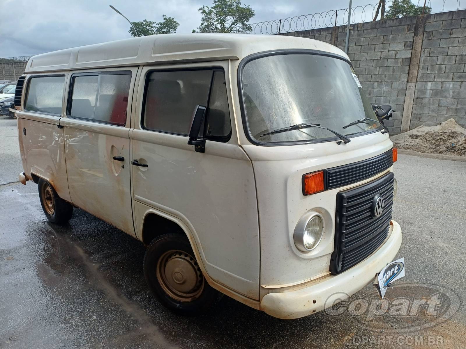 Veículo VW - VolksWagen Volkswagen VOLKSWAGEN KOMBI 2013 2013 em leilão