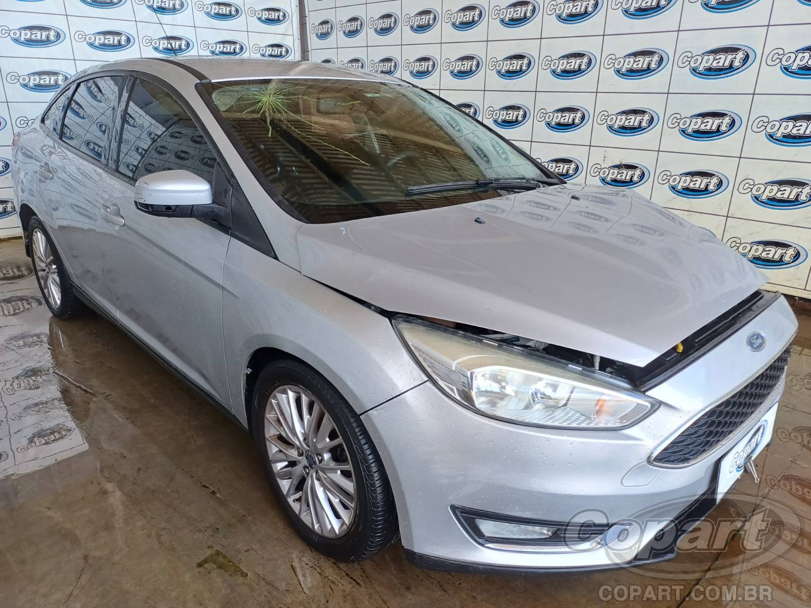 Veículo Ford Focus Ford Focus Fastback SE PowerShift 2.0 2016 Médio Dano Frontal 2016 em leilão
