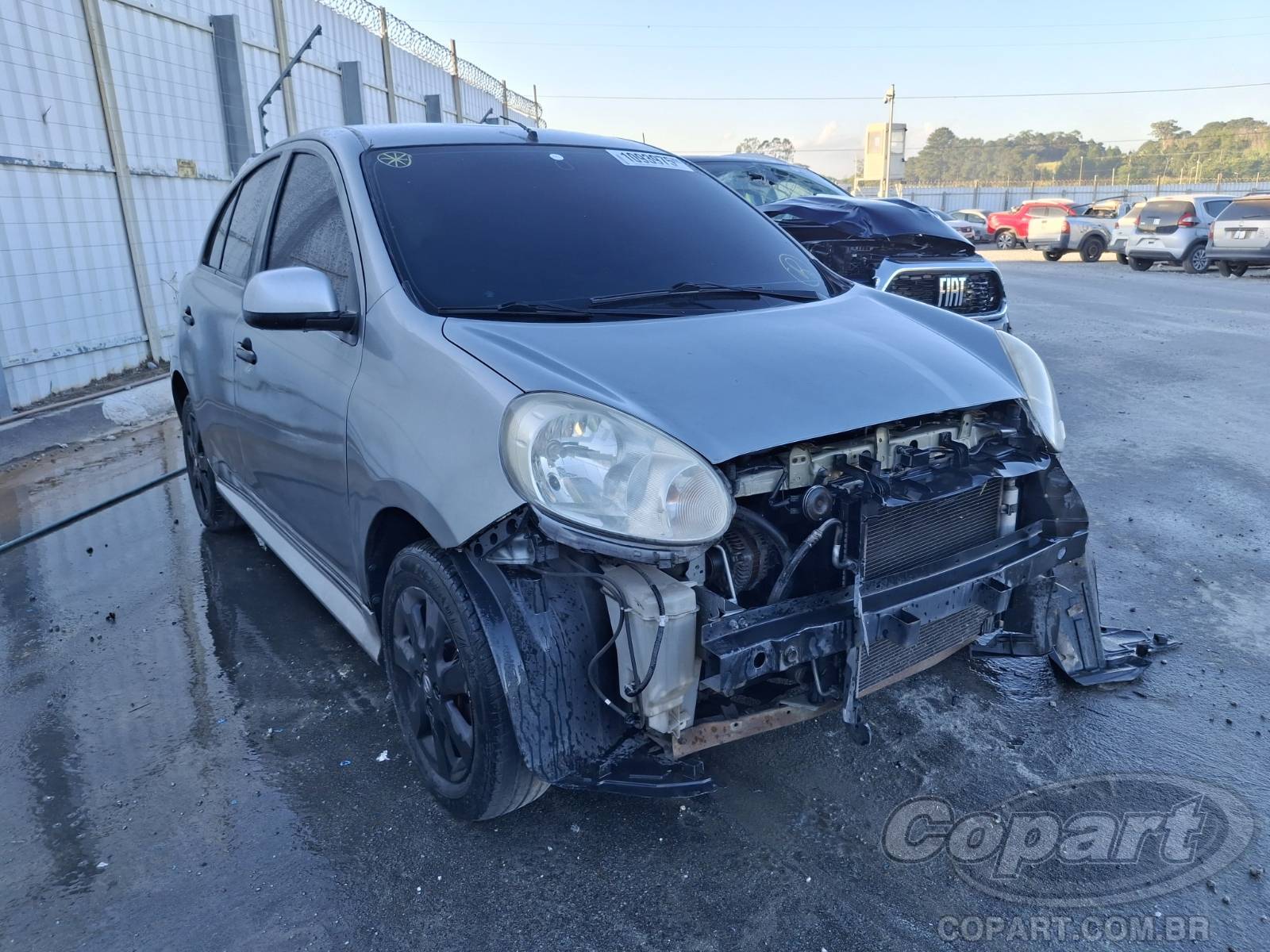 Veículo Nissan March Nissan March SR 1.6 16V 2012 2012 em leilão