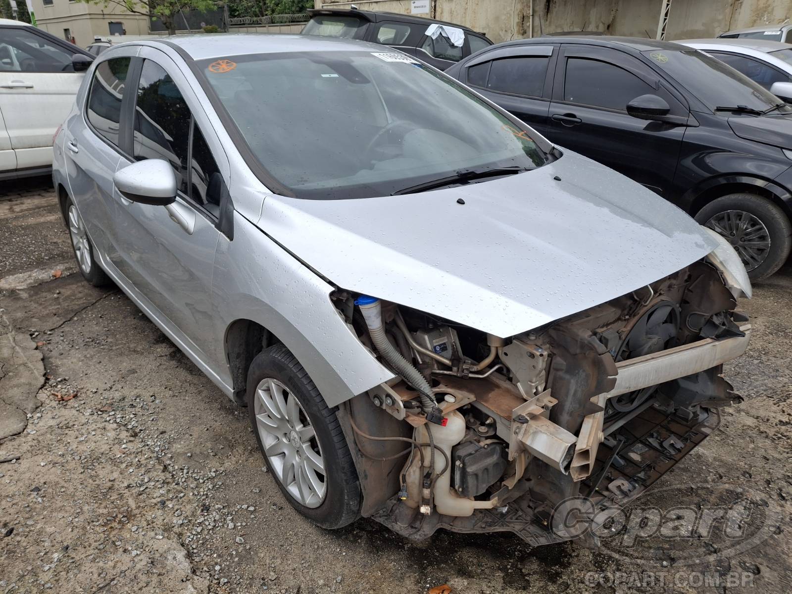 Peugeot 308 2013 em leilão