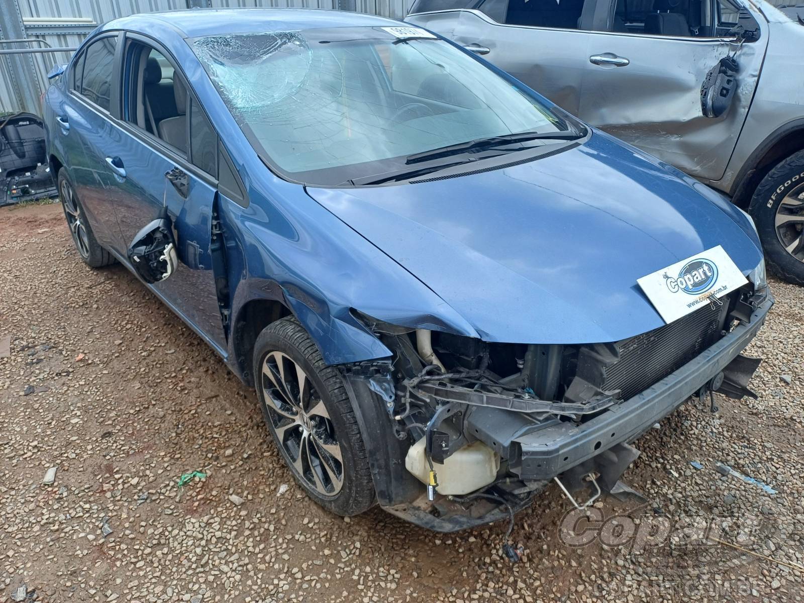 Veículo Honda Civic Honda Civic LXR 2.0 16V i-VTEC 2015 Colisão Frontal 2015 em leilão