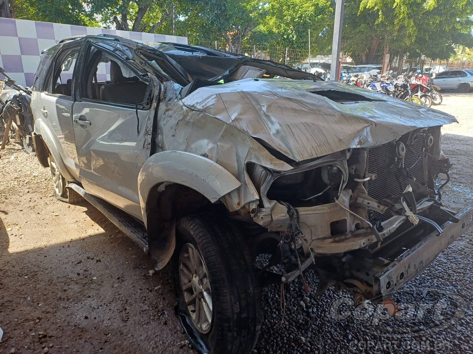 Veículo Toyota Hilux Toyota Hilux SW4 SRV 3.0 D-4D Turbo 2012 Colisão Média Monta 2012 em leilão