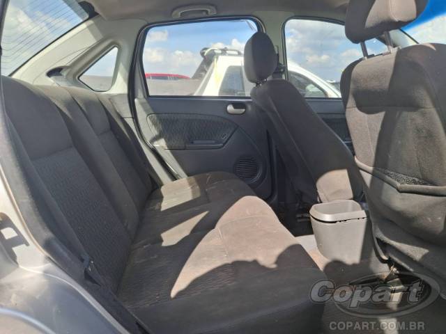 2005 FORD FIESTA SEDAN 