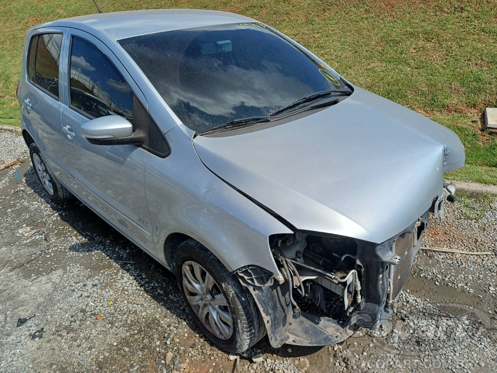 Veículo VW - VolksWagen Fox Volkswagen Fox 1.0 Total Flex 2012 em leilão