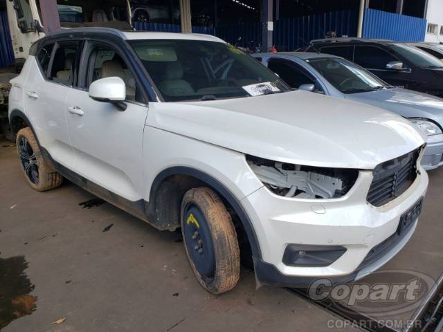 2021 VOLVO XC40 
